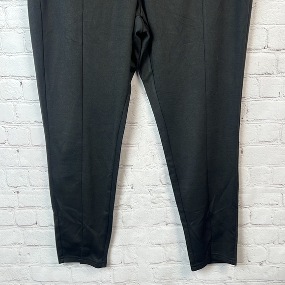 BloomChic Black High Waist Front Seam Leggings Plus Size 14/16 1X NWOT - Picture 4 of 5